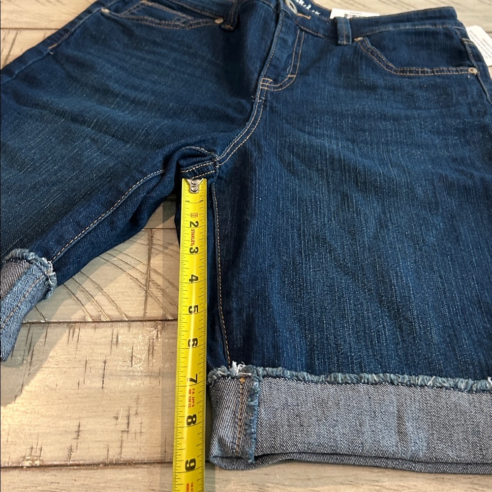 NWT Bermuda Cuffed Shorts Curvy Fit Stretch Denim Mid-rise Style & Co Size 6 - Picture 7 of 10